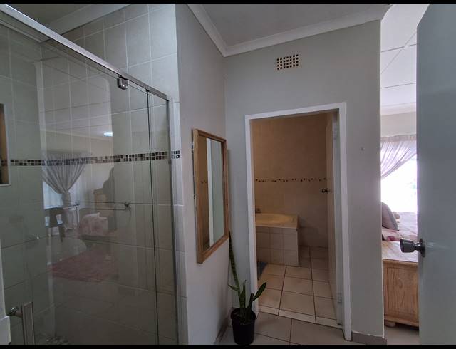 4 BEDROOM FREESTANDING FOR SALE IN FLAMWOOD